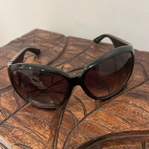 Gucci Vintage Hysteria Black Oversized Iconic Shield Women’s Sunglasses